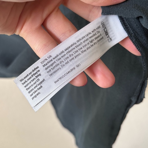 Eileen Fisher | Women's 100% Silk Georgette Crepe Tank Top Size Medium - Picture 8 of 8